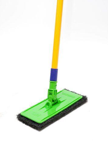 Scotch-Brite Floor Scrubber Green/Black ด้ามจับยาว + หัวสก๊อตช์-ไบรต์ ใยขัดสีเขียว/สีดำ 